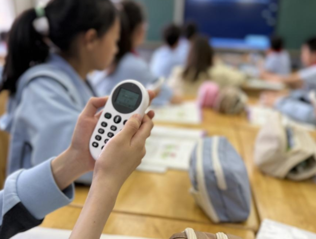 学生展开幻想不断提升言