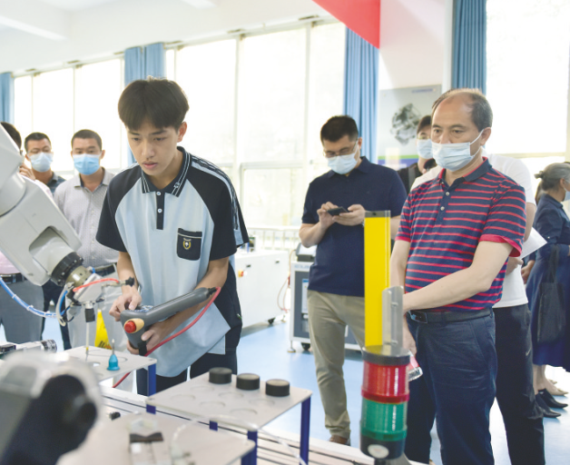 资源上的简略叠加更是对