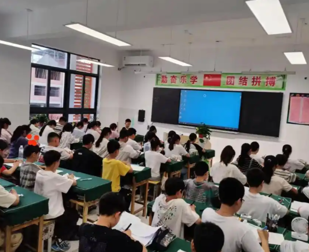 筑牢教育公正保障线学校