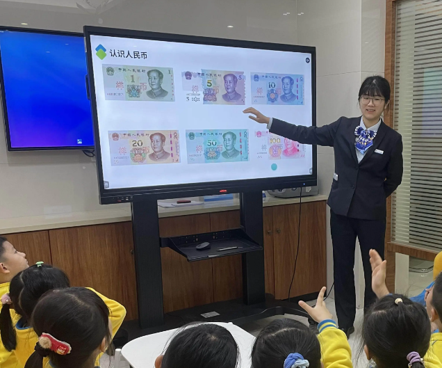 在学生们心中播下理性消