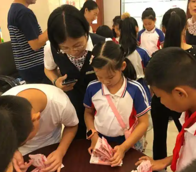 情景判断游戏引导学生对