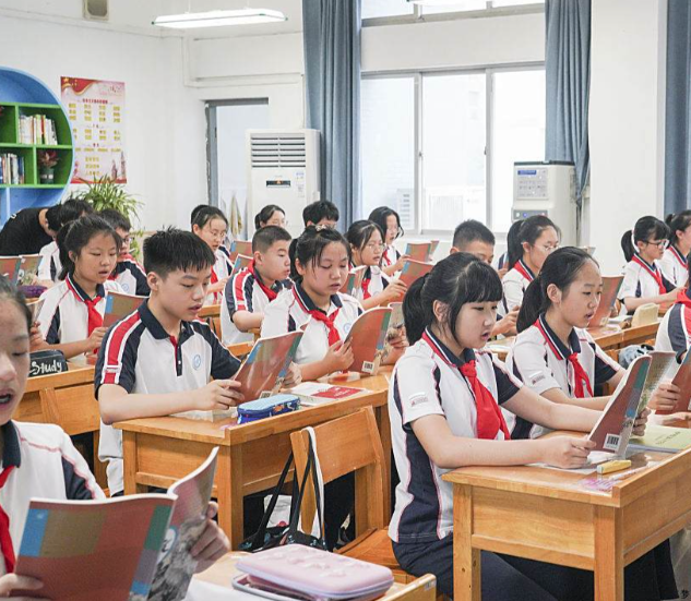 教师以敏锐的观察力捕捉