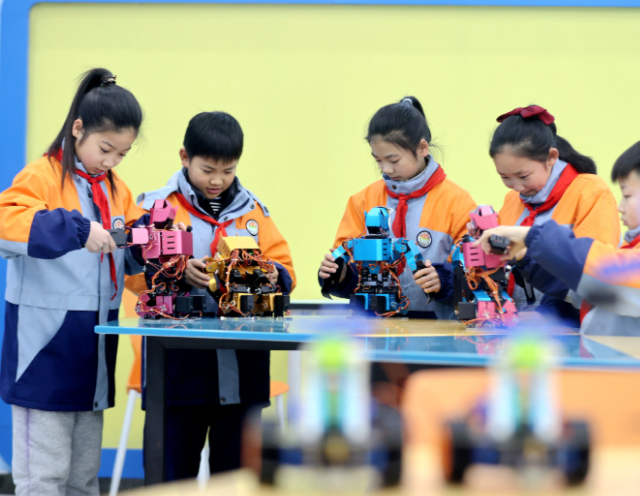 青少年在主动学习着手试