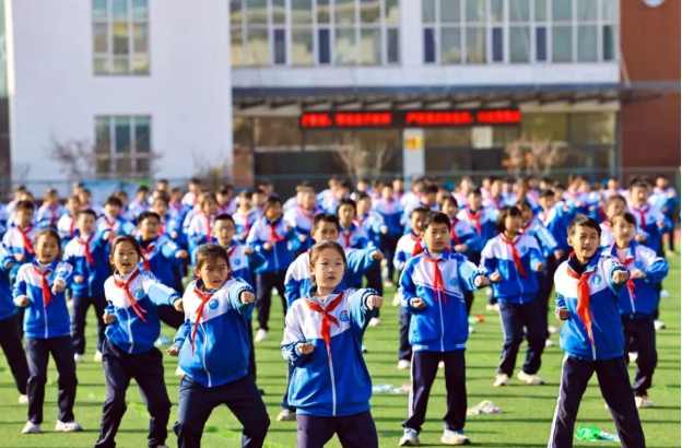 大课间每天一节体育课实