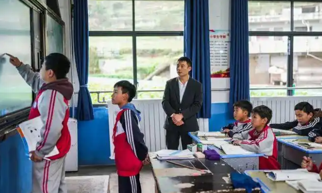 数据规范完成学生成长信