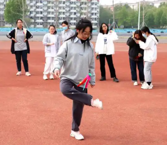 逐渐转向柔性引导激起学