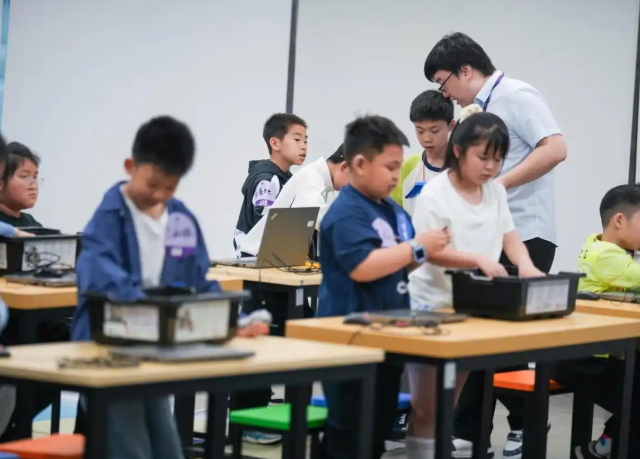 师生共创人机协同的生长