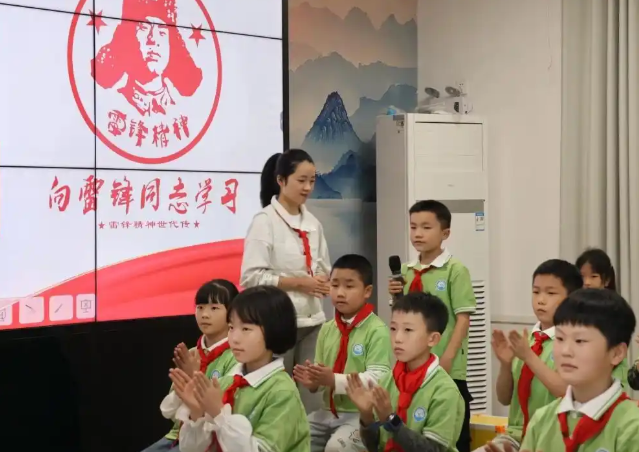 步行途中师生们沿着弥河