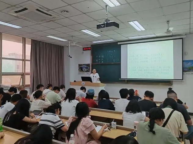 系统缺乏对个性化发展的