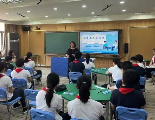 放到重视学生个体成长上