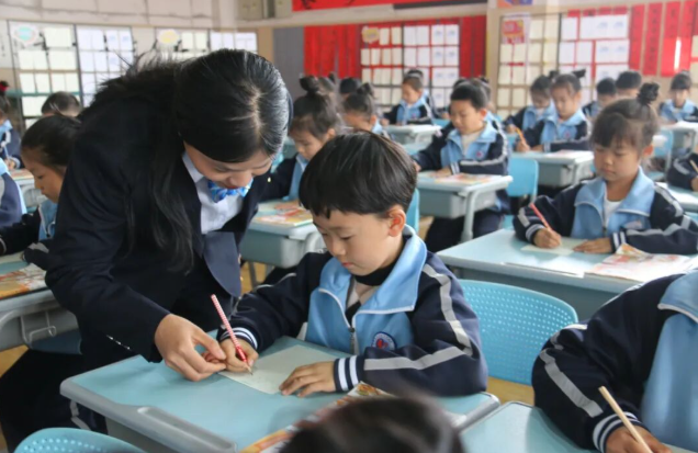 引导学生锤炼坚强意志与