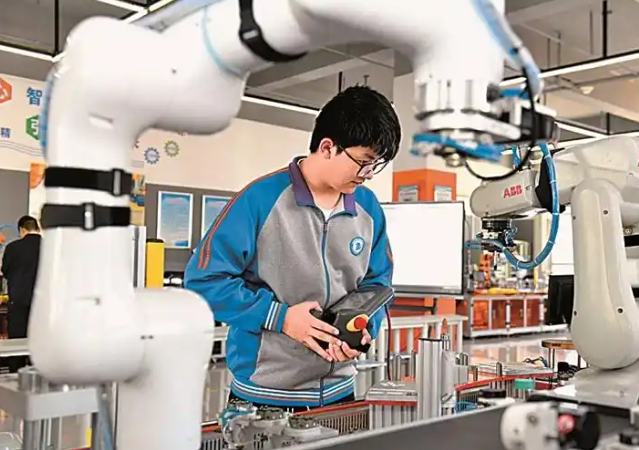 沿系统施行订单班定向班特色学徒制等多元化人才培育形式