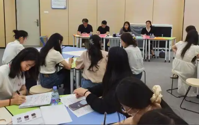 师资和课程方面试验区会