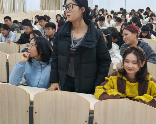 依托讲堂构建集中学习实