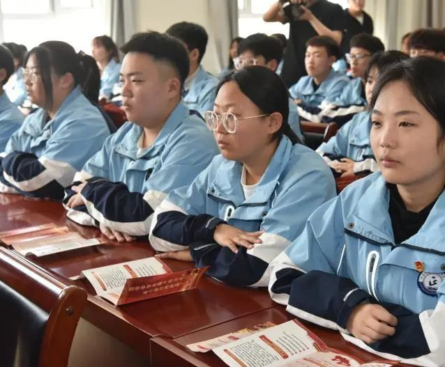 贯穿选用中职三年学习衔