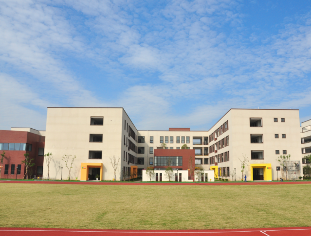 新学期师生的到来变革强