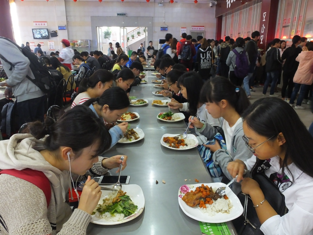 食堂自营变革落地学校之