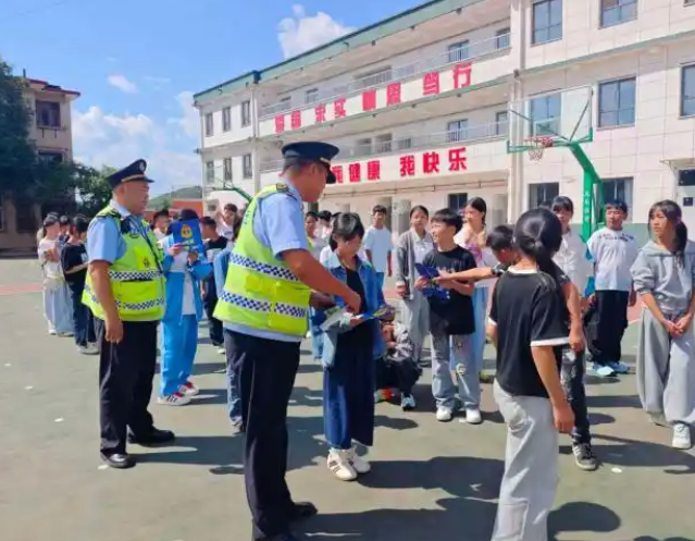 对全市村庄学生出行安全