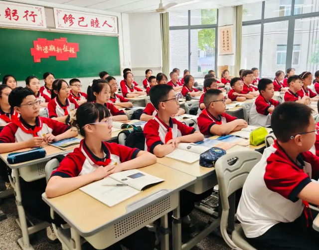 确有需求带着手机入校的学生校园酌情处理做好家校信息互通