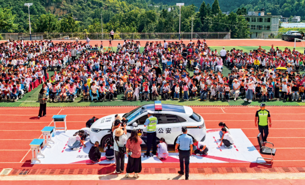 同向发力条块结合标本兼治推动村庄学生出行安全问题整治